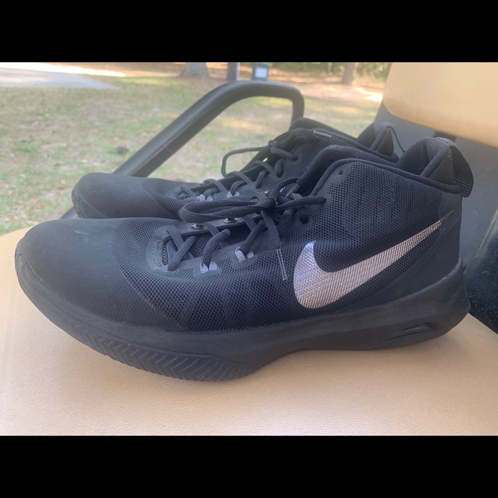 Men’s Nike tennis shoes